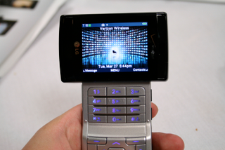 Illustration for article titled LG VX9400 V-CAST TV Phone Hands-On